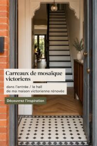 Carreaux mosaïques victoriens colorés dans une entrée rénovée
