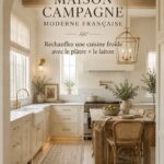Cuisine moderne chaleureuse avec des éléments en plâtre et laiton