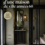 Rénovation moderne d'une maison des années 60, montrant un intérieur harmonieux et stylé.