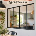 Fenêtres en acier de style Crittall dans un intérieur moderne à la lumière naturelle