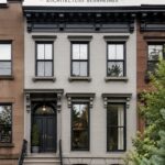 Maison typique à Brooklyn, illustrant le style architectural unique de ce quartier.